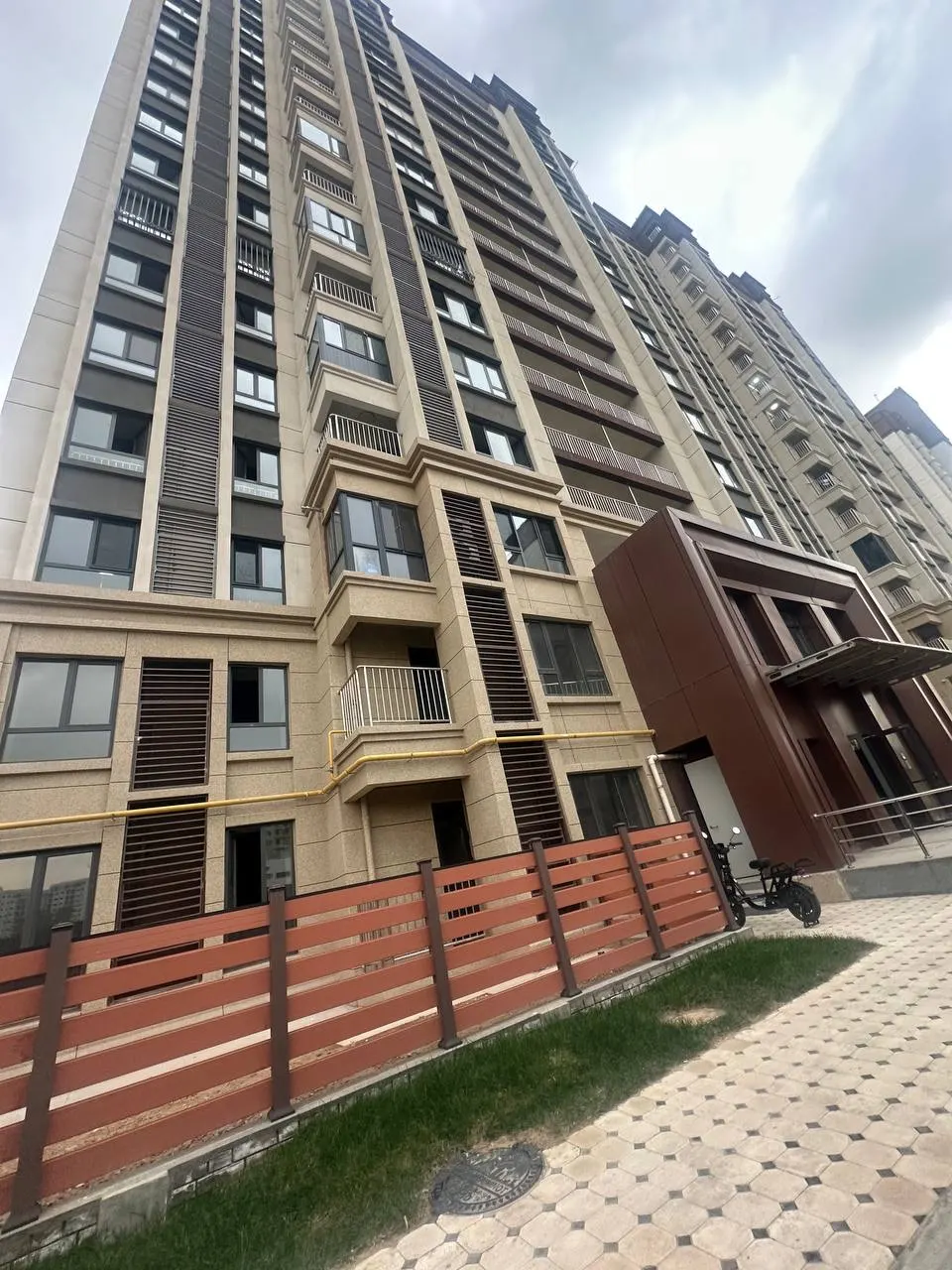 Sotiladi 3 xonali kvartira, 75 m², 2/16 qavat — Yunusobod tumani