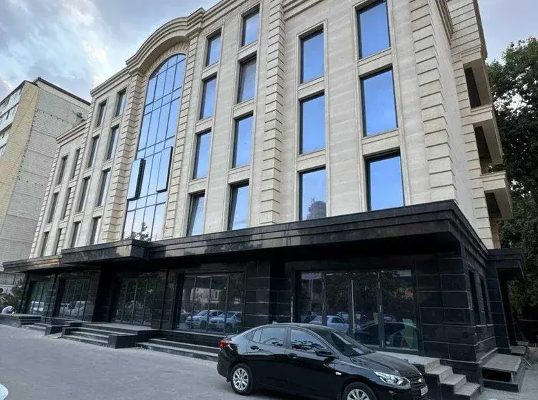 Сотилади тижорат биноси, 3100 м², 5.5 сотих, 6/6 қават — Яккасарой тумани