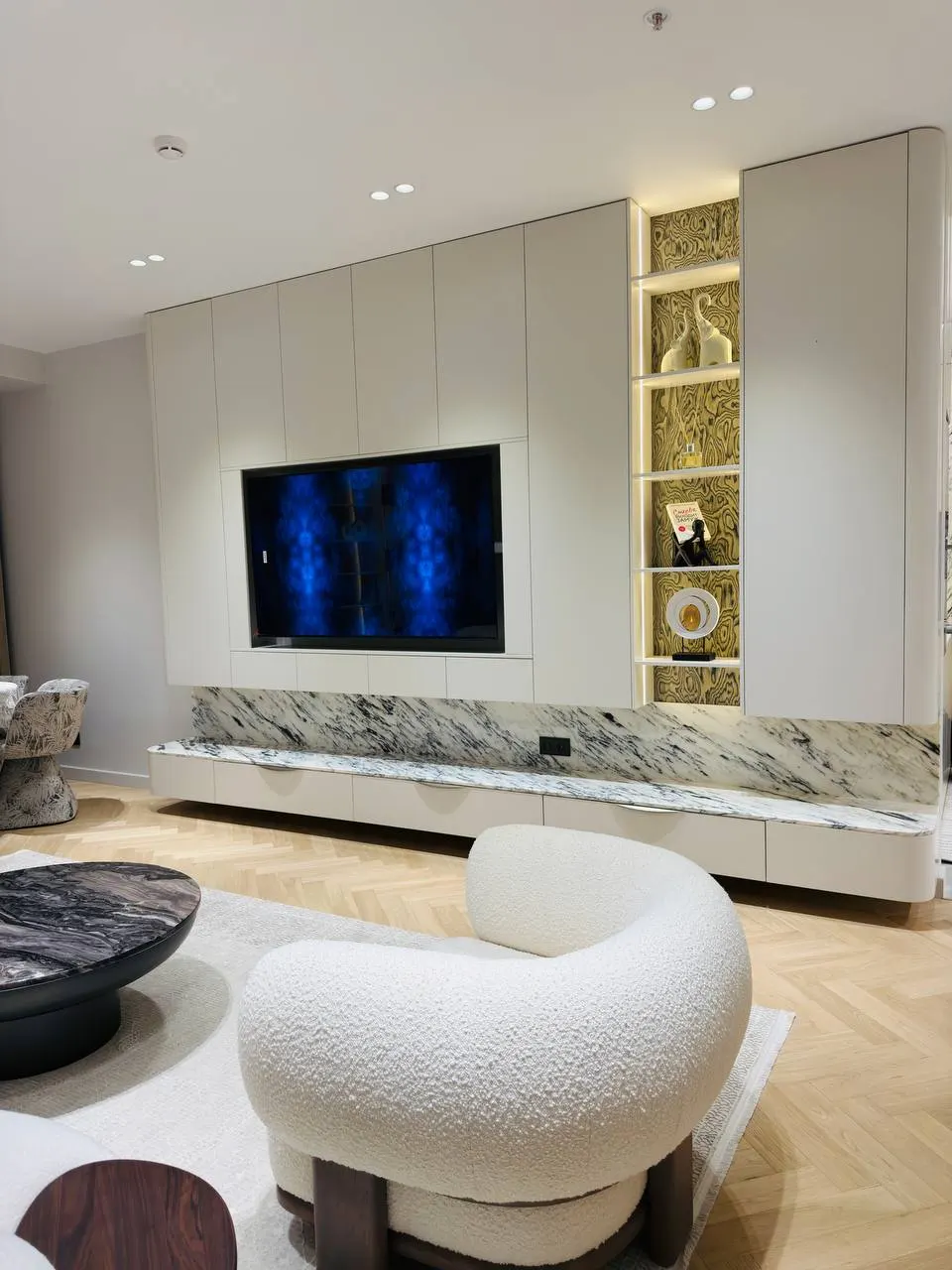 Продаётся 2-комнатная квартира, 64 м², 16/27 этаж — Шайхантахурский район