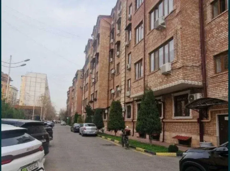 Sotiladi 3 xonali kvartira, 98 m², 5/6 qavat — Mirobod tumani
