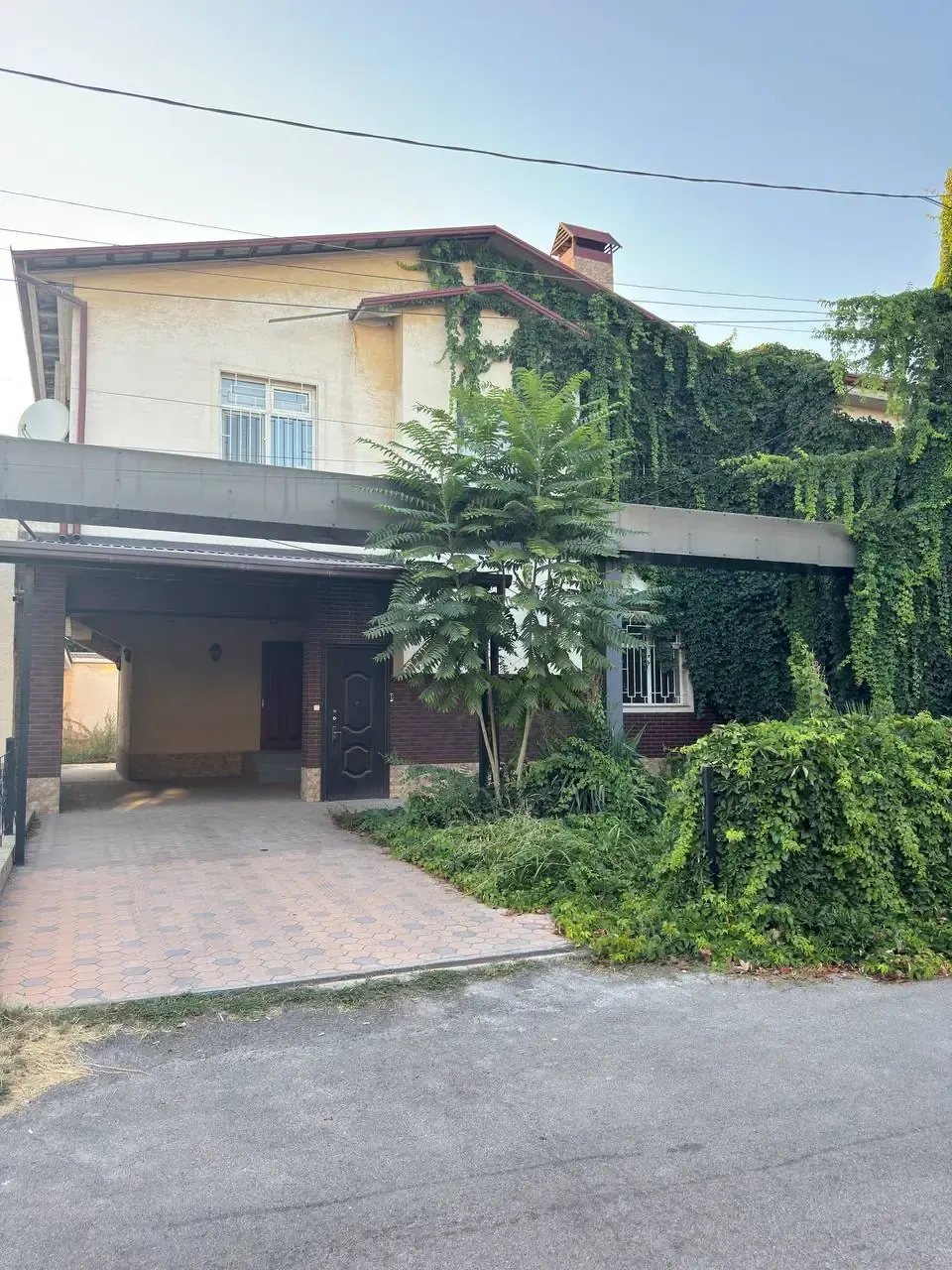 Сотилади дала ҳовли, 3.7 сотих, 300 м², 1/3 қават — Мирзо Улуғбек тумани