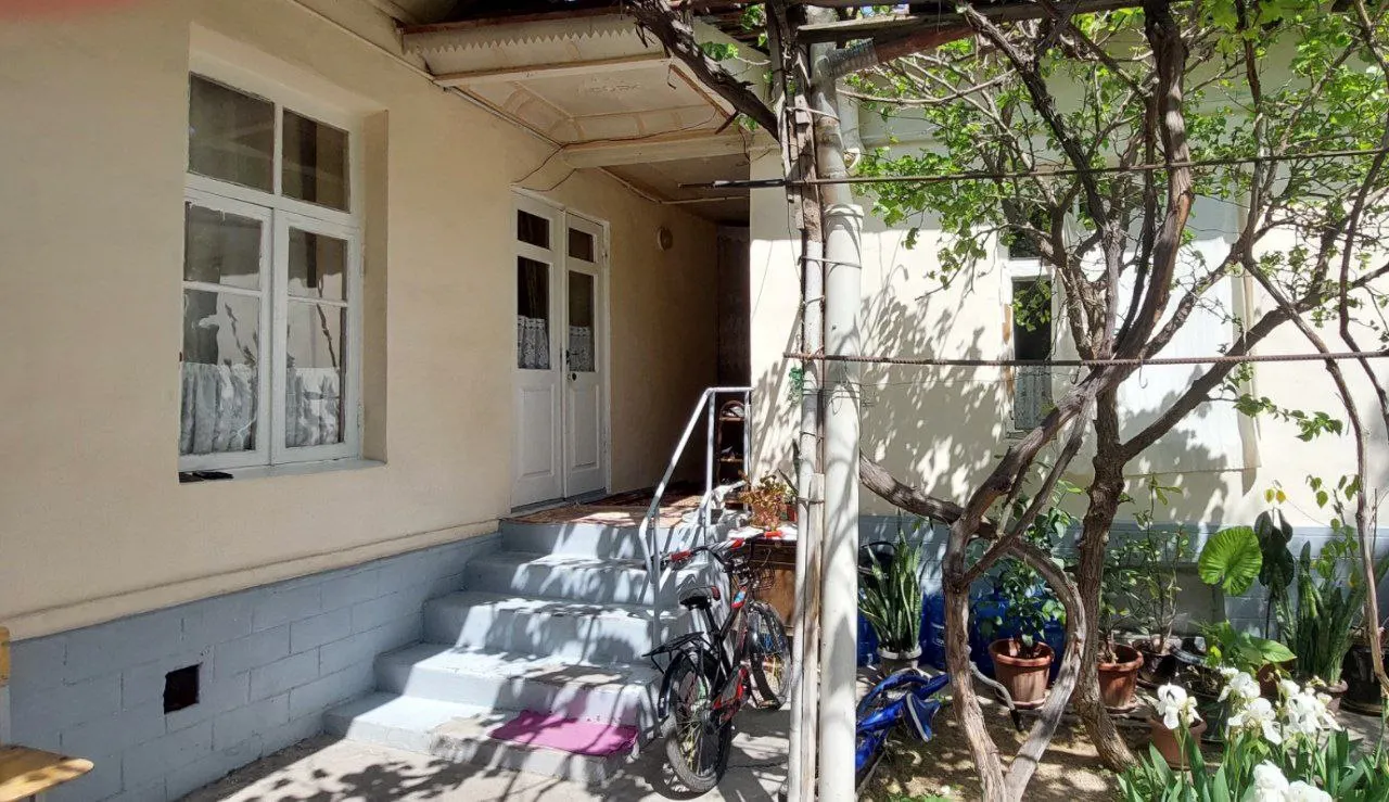 Sotiladi 8 xonali hovli uy, 3,5 sotix, 1 qavatli — Shayxontohur tumani