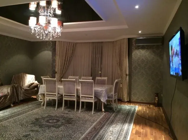 Сдаётся 4-комнатная квартира, 185 м², 4/8 этаж — Яккасарайский район
