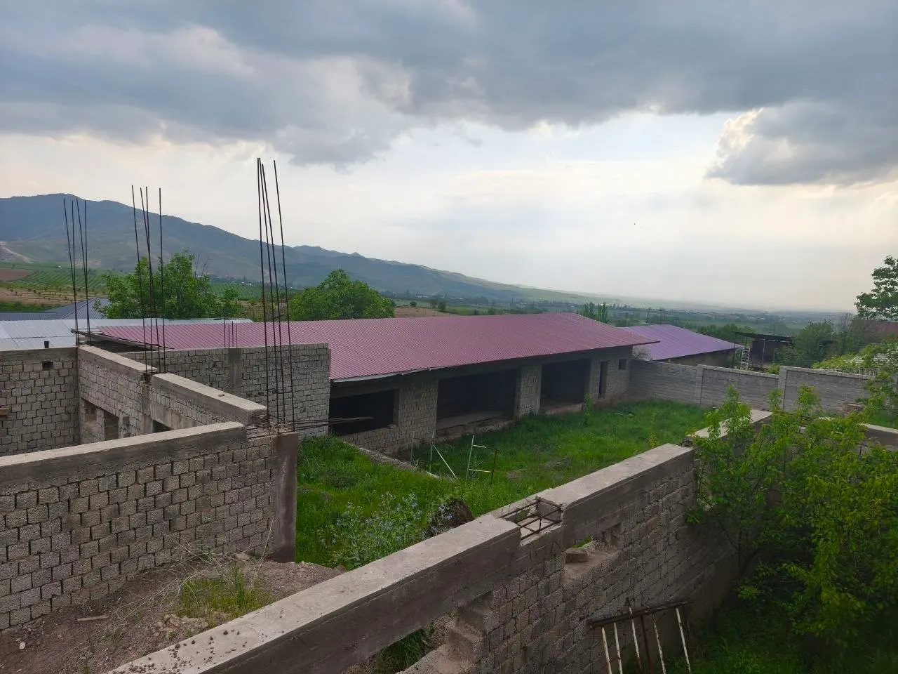 Sotiladi 4 xonali kvartira, 1000 m², 1/1 qavat — Parkent tumani
