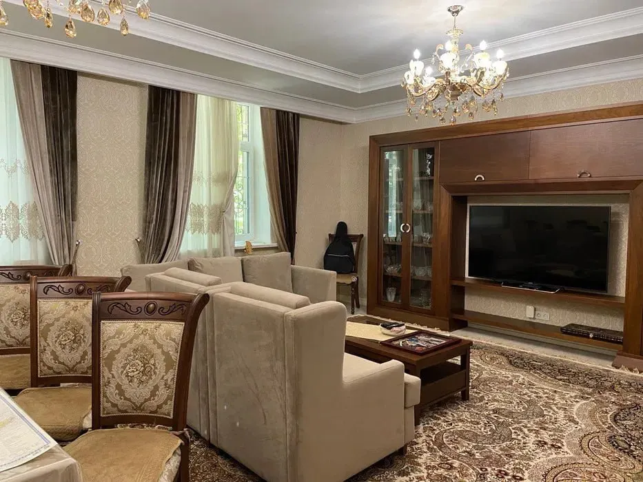 Ижарага берилади 5 хонали квартира, 200 м², 2/6 қават — Миробод тумани
