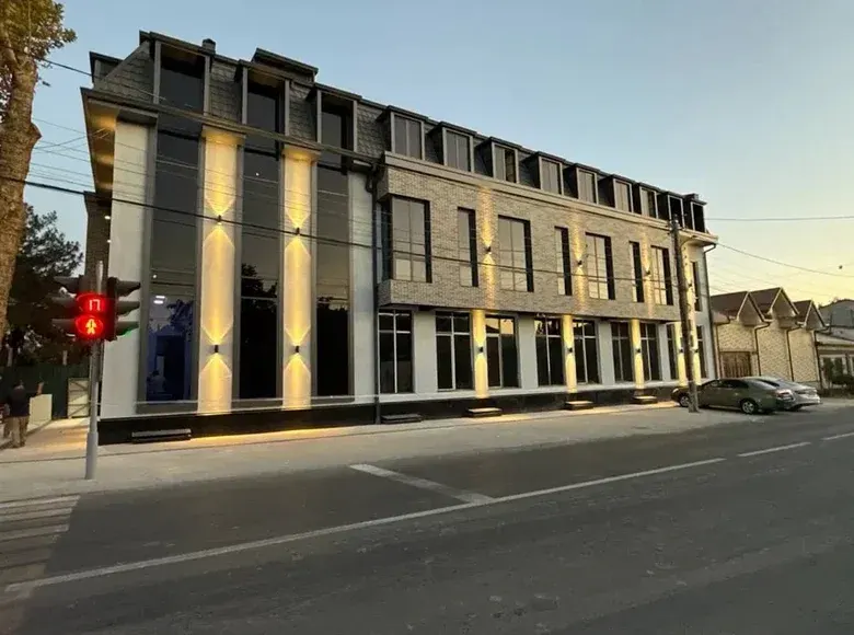 Ижарага берилади тижорат биноси, 1000 м², 3/3 қават — Чилонзор тумани