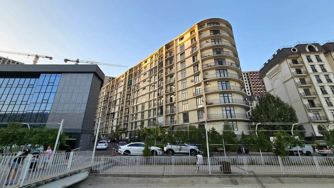 Sotiladi 4 xonali kvartira, 130 m², 4/10 qavat — Yakkasaroy tumani