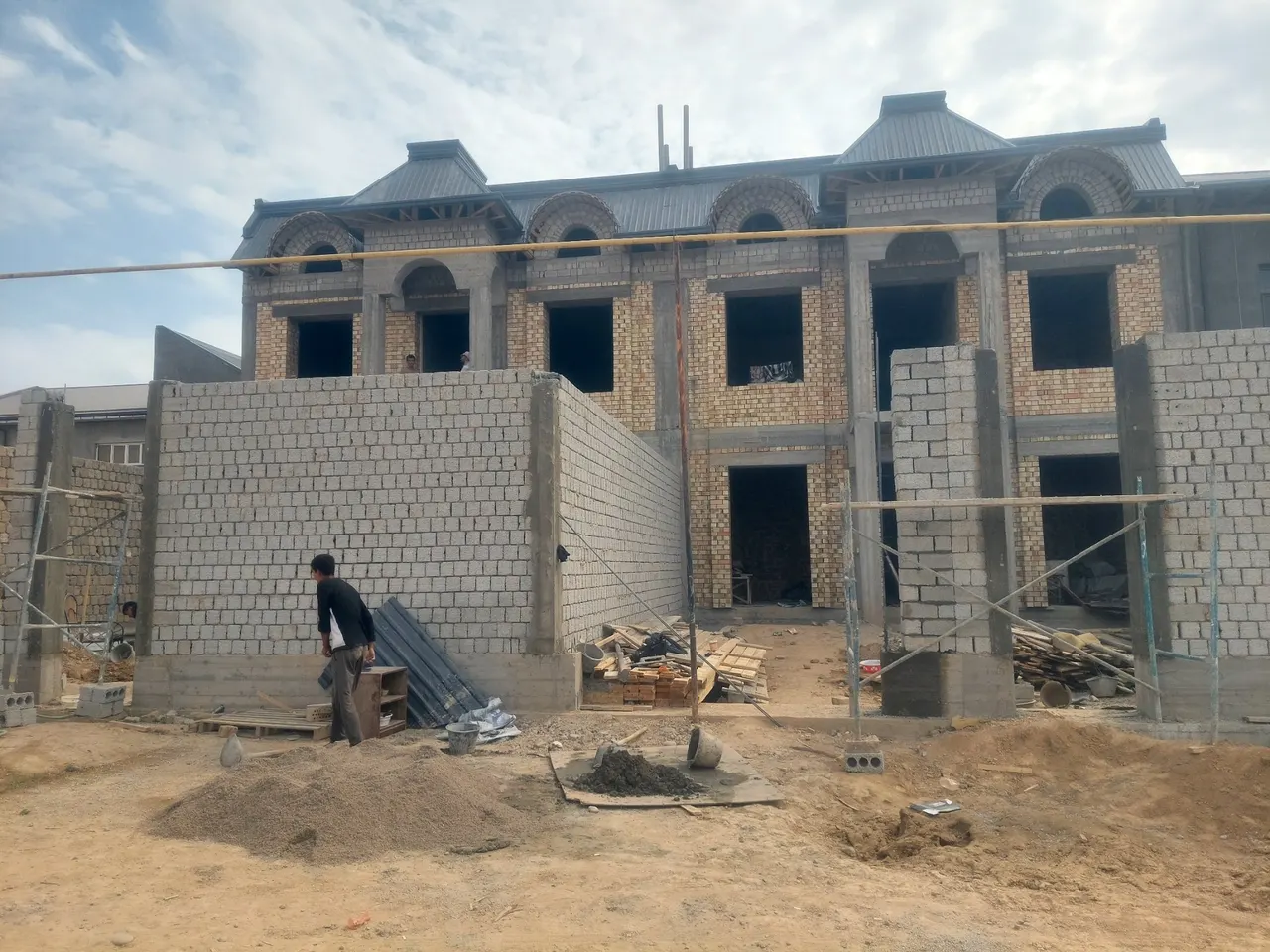 Sotiladi hovli uy, 2,5 sotix, 3 qavatli — Toshkent tumani