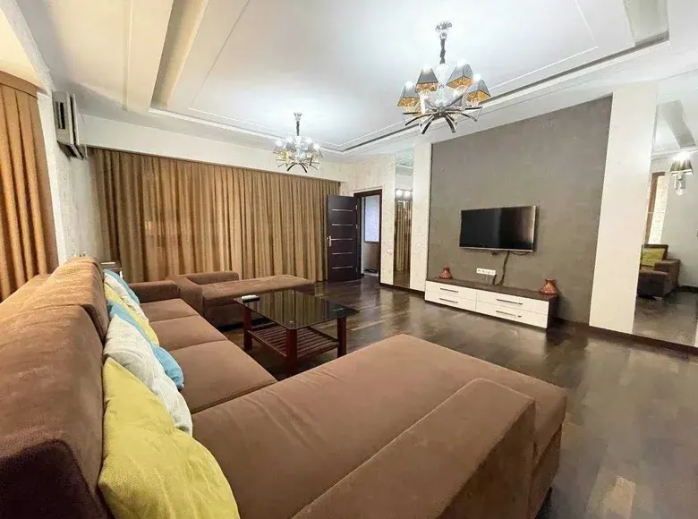 Сдаётся 4-комнатная квартира, 220 м², 8/9 этаж — Яккасарайский район