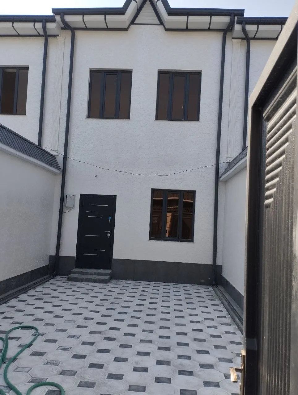 Sotiladi 5 xonali hovli uy, 1,5 sotix, 2 qavatli — Yashnobod tumani