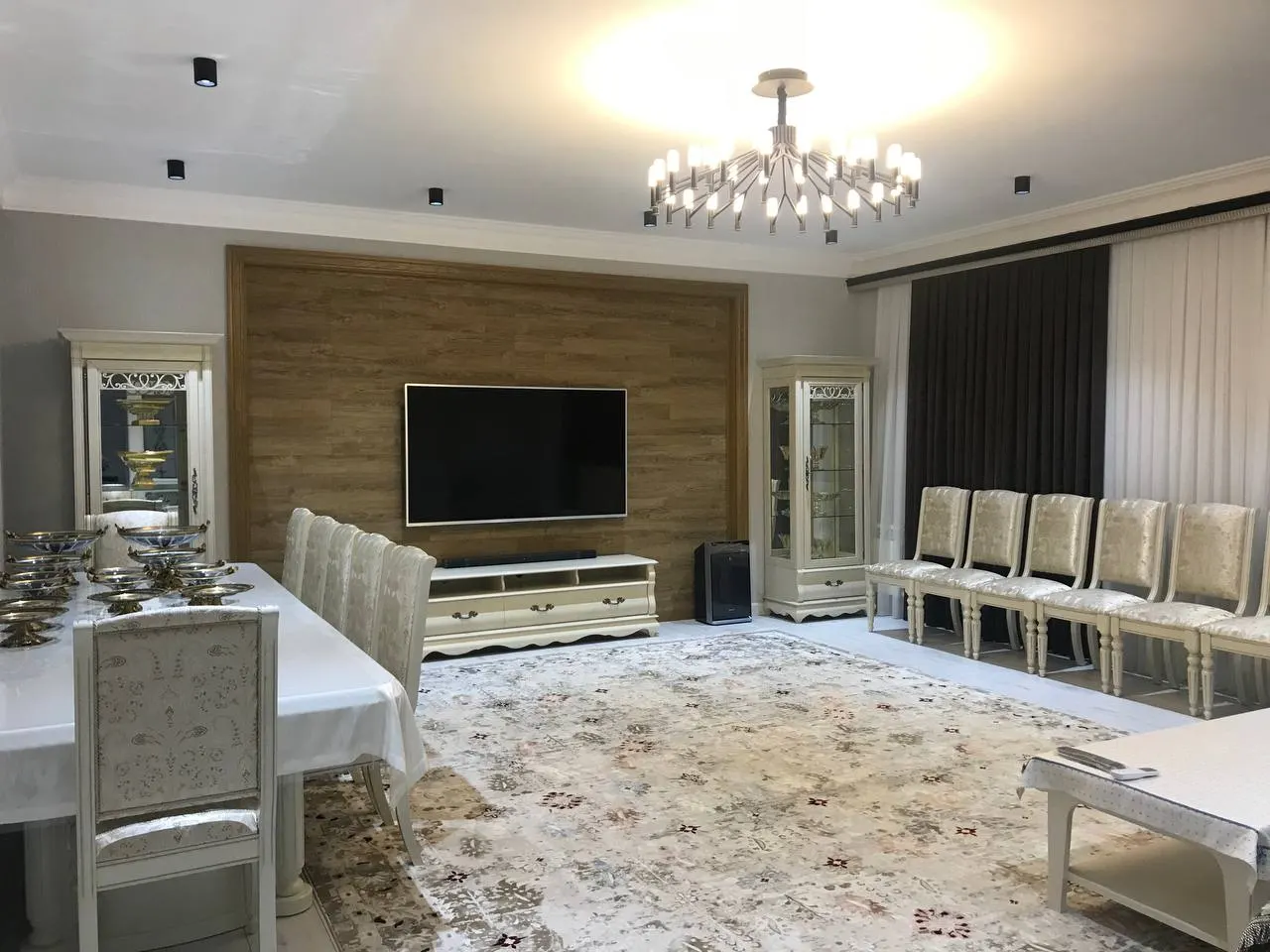 Ижарага берилади 4 хонали квартира, 220 м², 3/8 қават — Яккасарой тумани