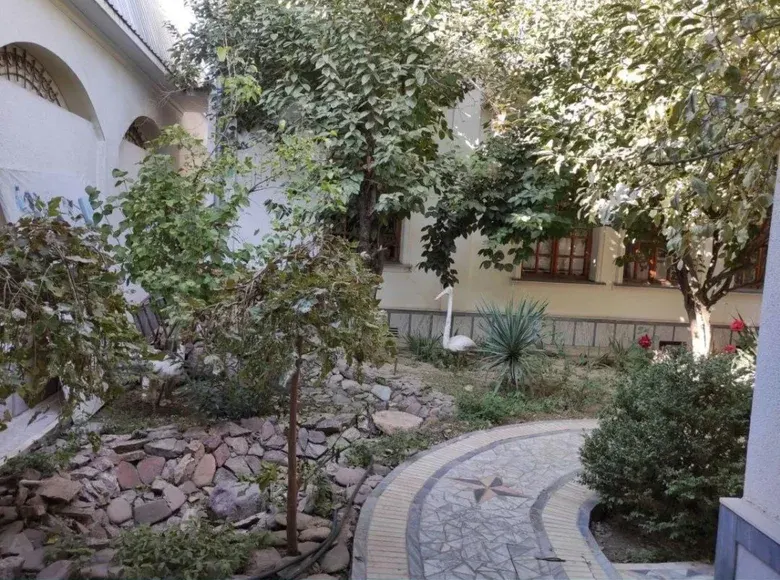 Сотилади 9 хонали ҳовли уй, 4.2 сотих, 500 м² — Чилонзор тумани
