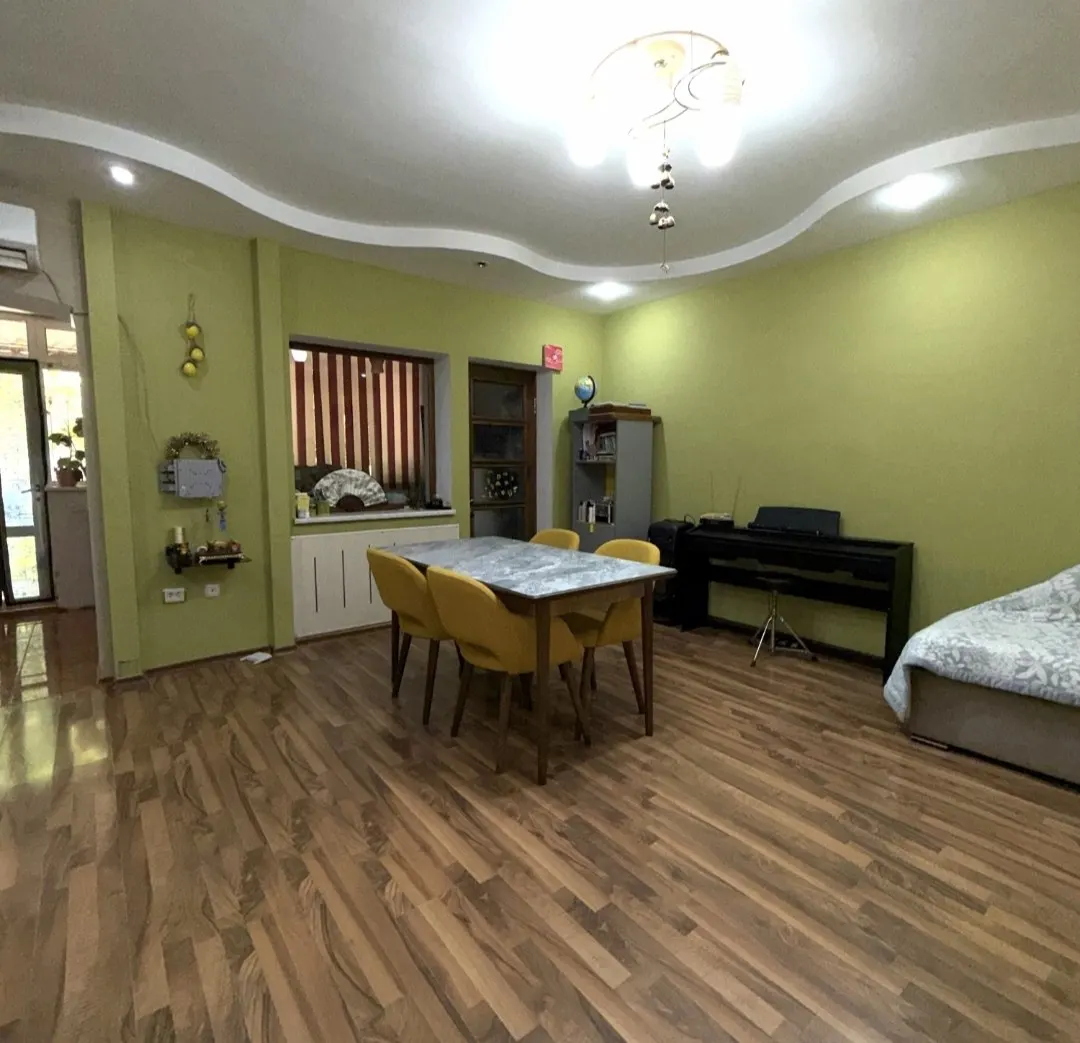 Продаётся 3-комнатная квартира, 72 м², 1/4 этаж — Юнусабадский район