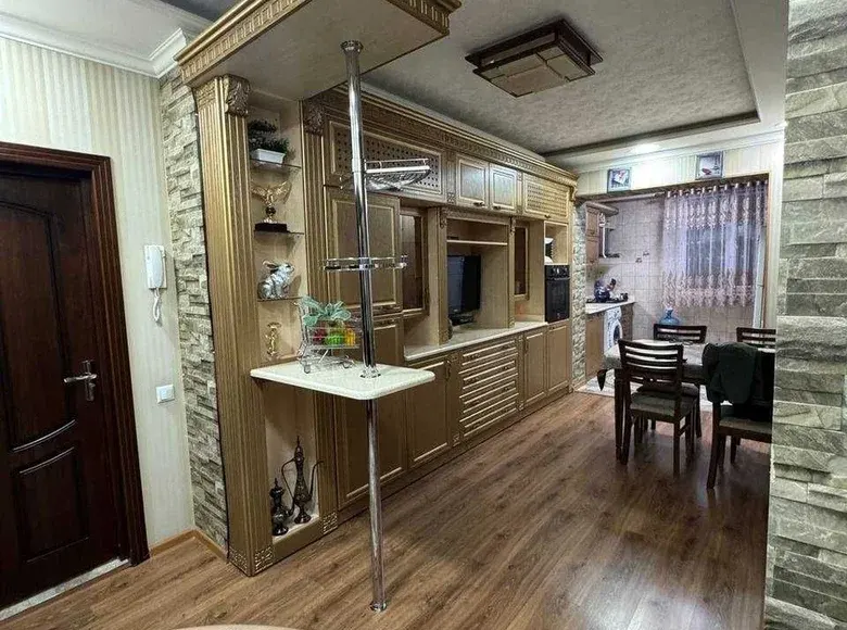 Сдаётся 4-комнатная квартира, 110 м², 3/9 этаж — Мирабадский район