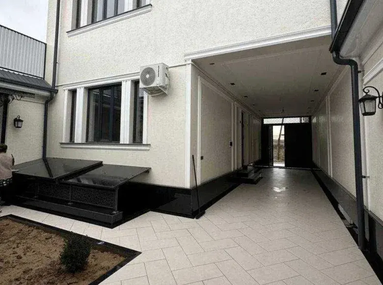 Сотилади 7 хонали ҳовли уй, 2.5 сотих, 280 м² — Сергели тумани