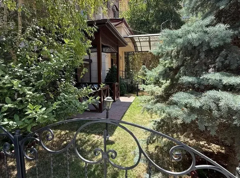 Сотилади 5 хонали квартира, 242 м², 1/7 қават — Миробод тумани