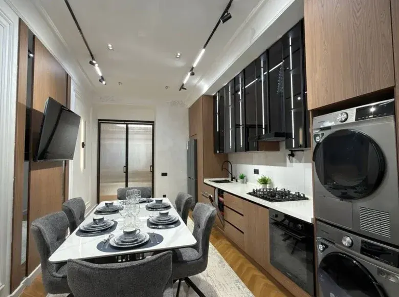 Sotiladi 4 xonali kvartira, 106 m², 2/8 qavat — Mirzo Ulugʻbek tumani