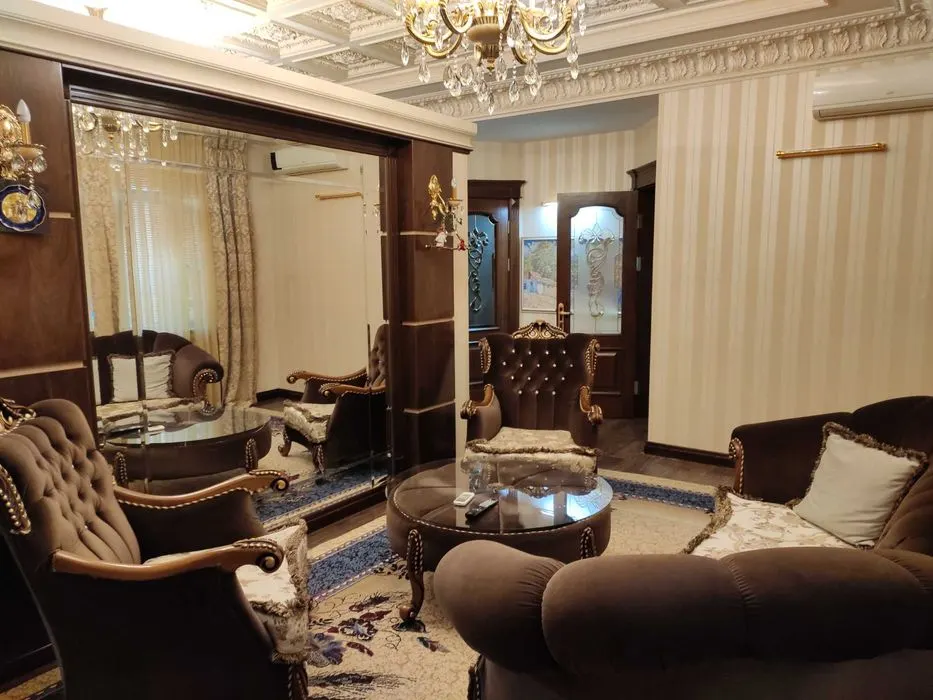 Сдаётся 6-комнатная квартира, 250 м², 1/5 этаж — Юнусабадский район