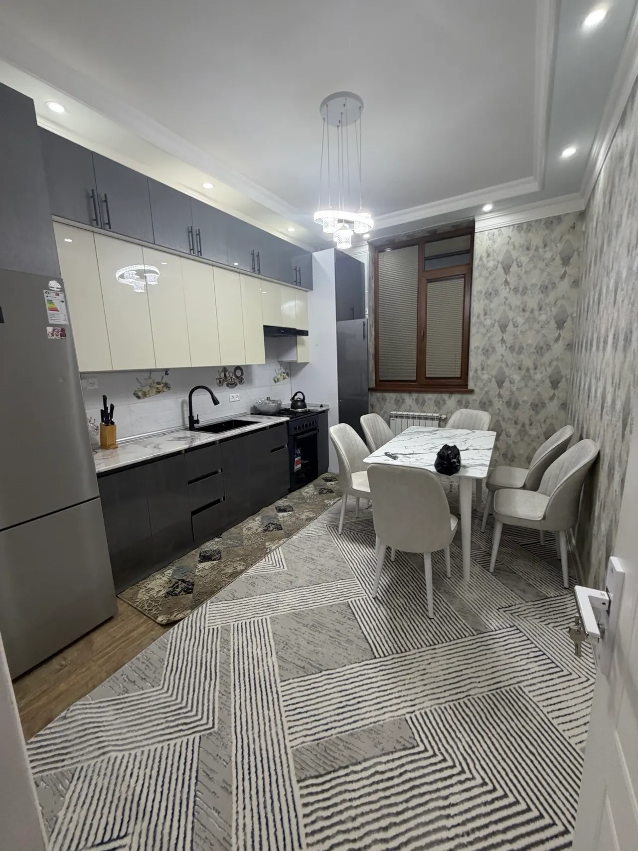 Сдаётся 5-комнатная квартира, 140 м², 2/8 этаж — Мирзо-Улугбекский район