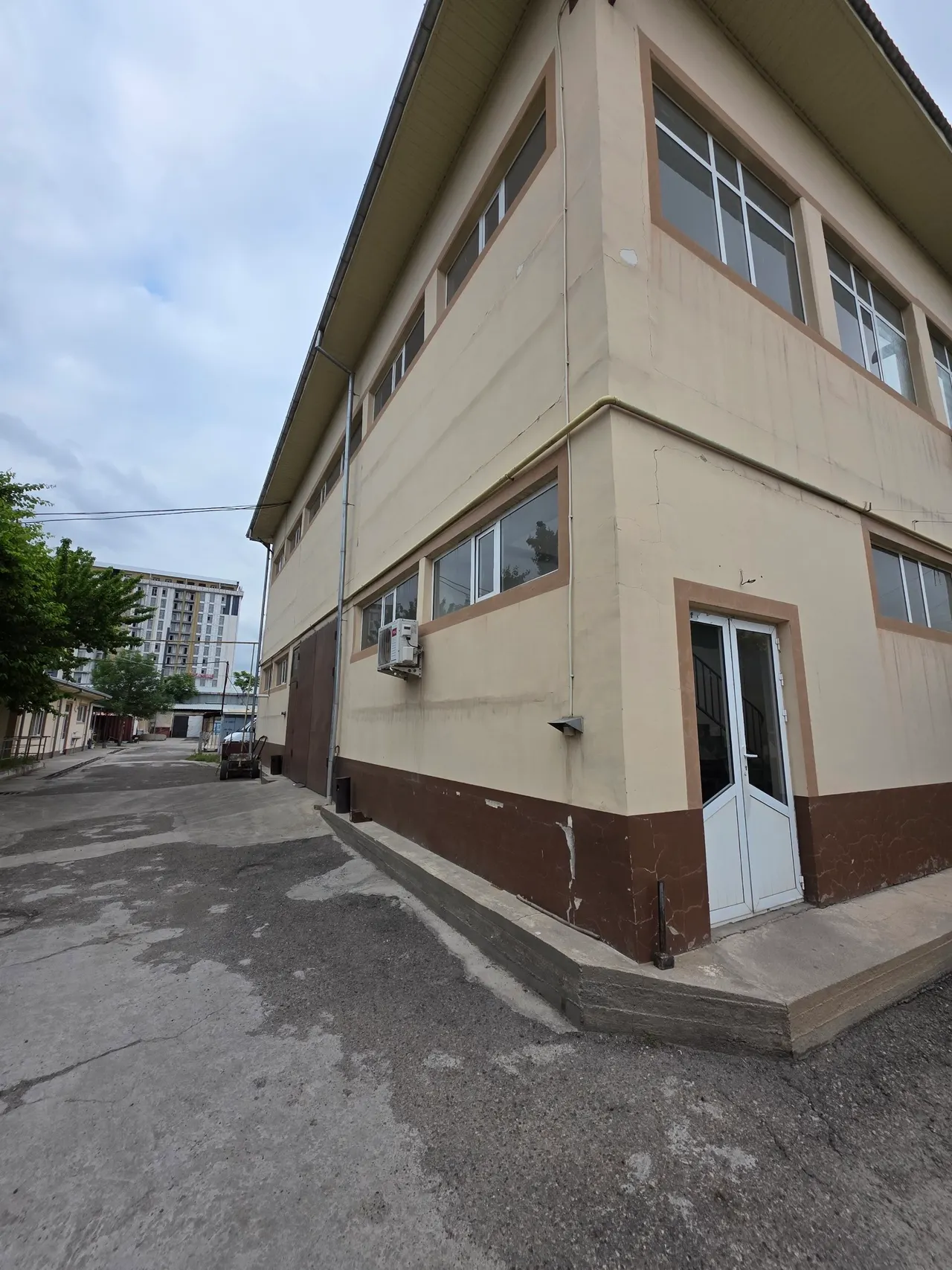 Ижарага берилади тижорат биноси, 2000 м², 2/2 қават — Миробод тумани