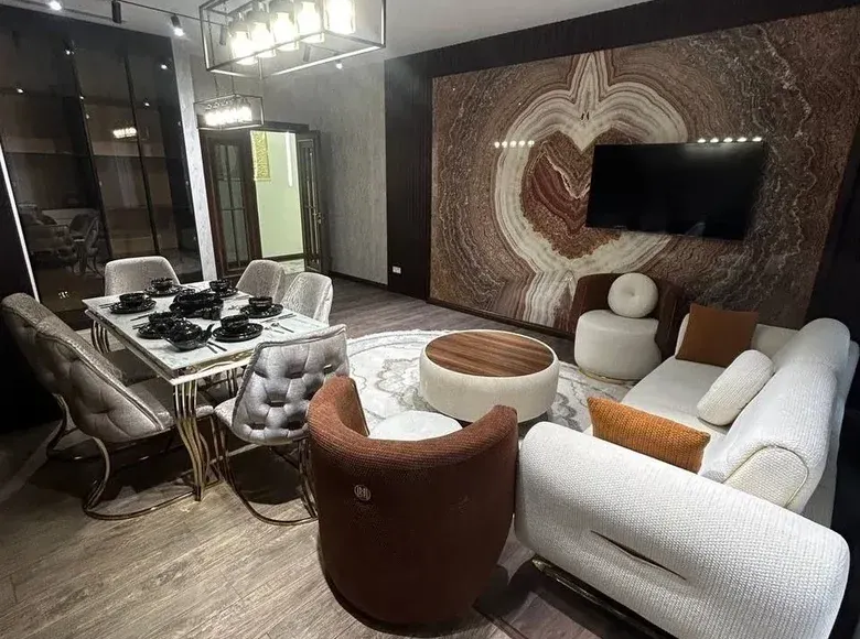 Сдаётся 4-комнатная квартира, 126 м², 4/12 этаж — Мирабадский район