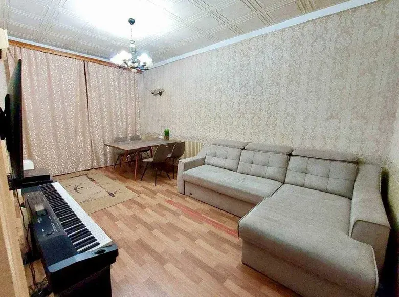 Sotiladi 4 xonali kvartira, 72 m², 3/5 qavat — Mirzo Ulugʻbek tumani