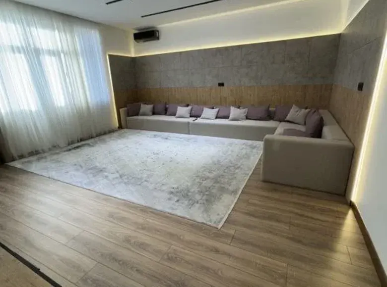 Сдаётся 4-комнатная квартира, 181 м², 5/8 этаж — Яшнабадский район