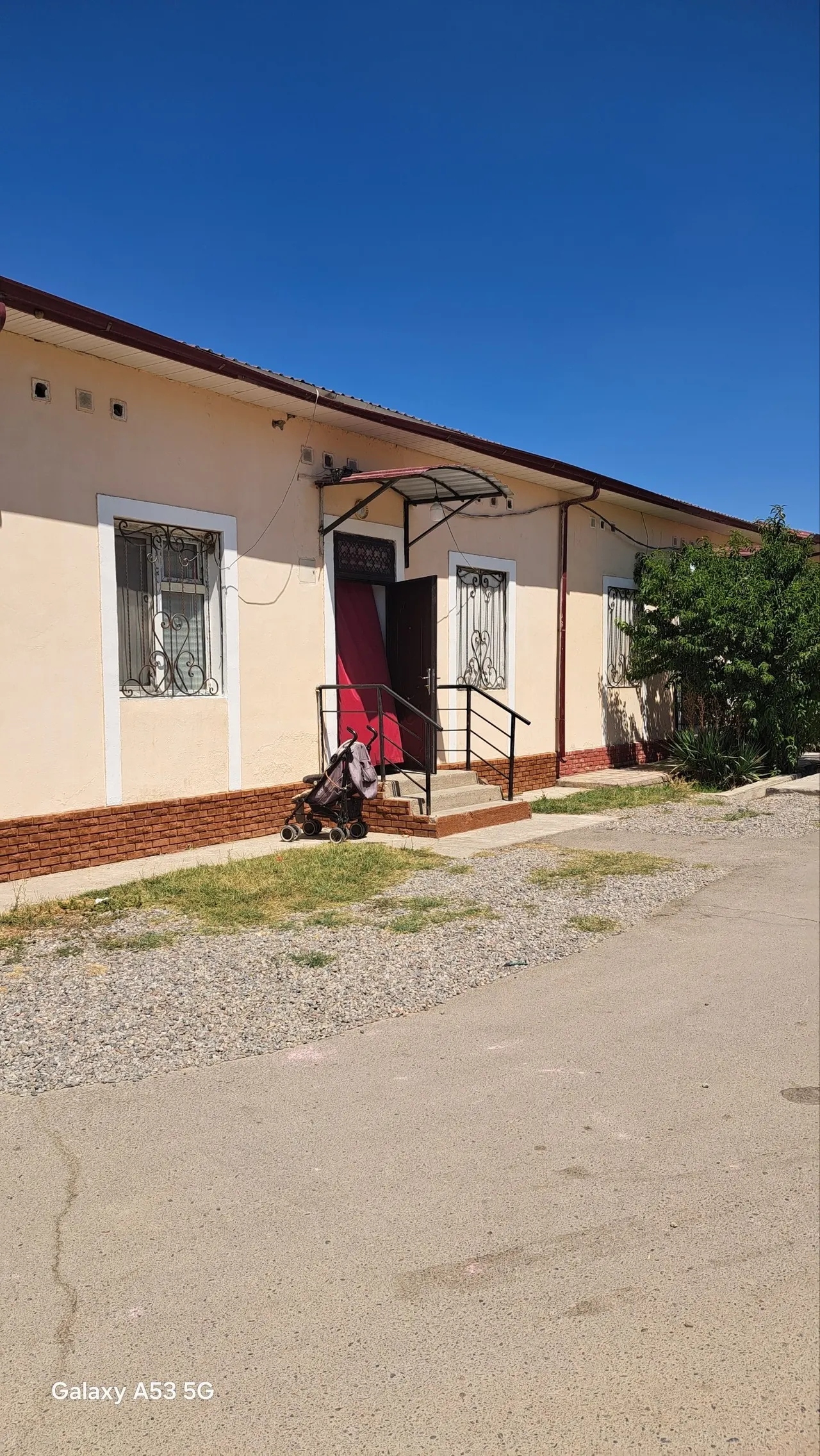 Sotiladi 3 xonali hovli uy, 2.2 sotix, 74.6 m² — Yangi Toshkent tumani
