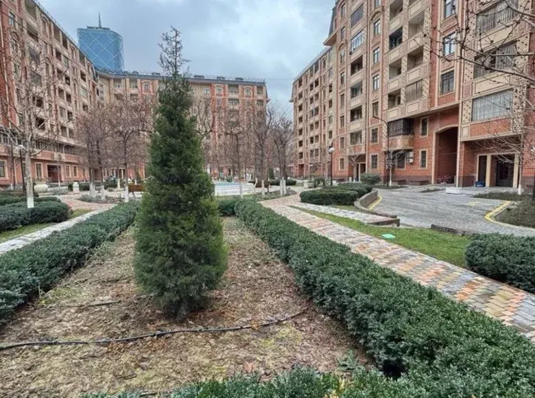 Продаётся 5-комнатная квартира, 244 м², 7/8 этаж — Яккасарайский район