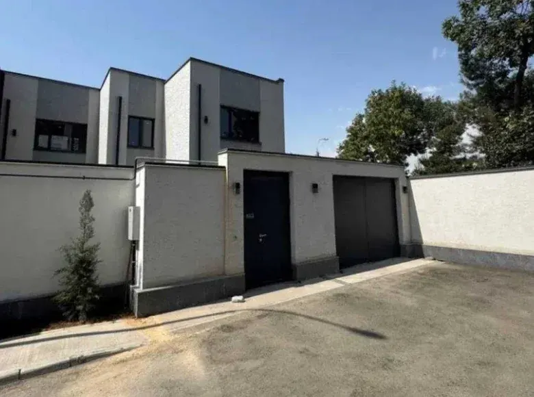 Сотилади 5 хонали ҳовли уй, 2.5 сотих, 180 м² — Миробод тумани