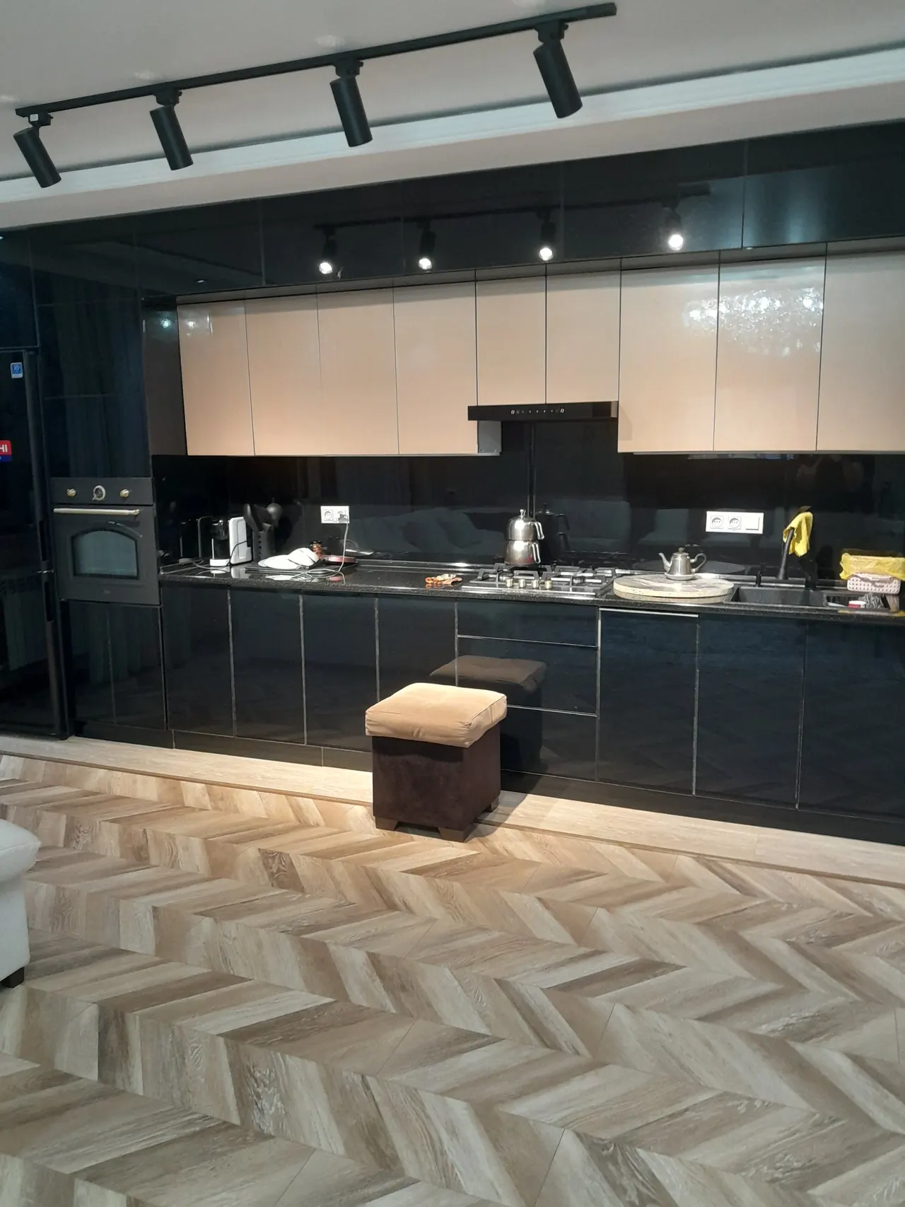Сотилади 4 хонали квартира, 100 м², 6/9 қават — Мирзо Улуғбек тумани