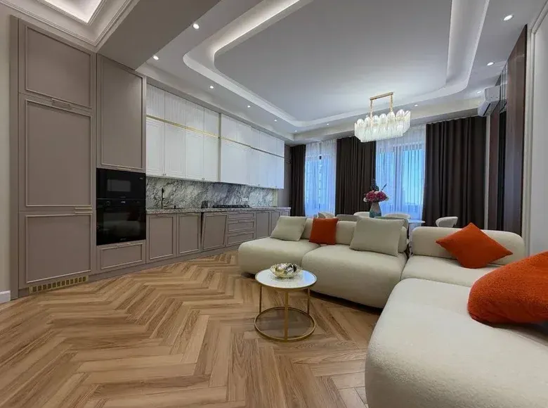 Sotiladi 4 xonali kvartira, 98 m², 5/8 qavat — Mirzo Ulugʻbek tumani