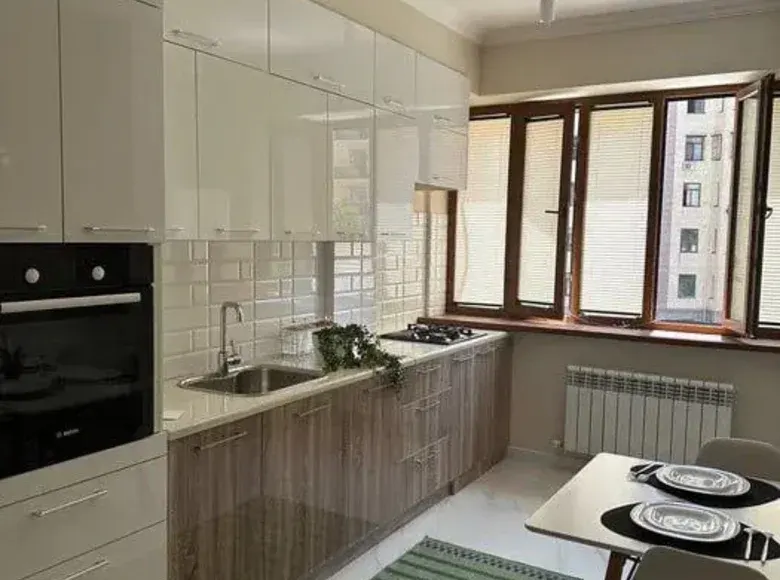 Сотилади 3 хонали квартира, 80 м², 3/8 қават — Яккасарой тумани