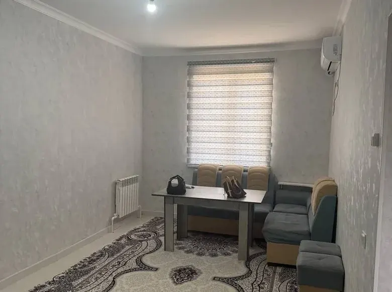 Ижарага берилади 2 хонали квартира, 10 м², 1/10 қават — Гулистон шаҳри