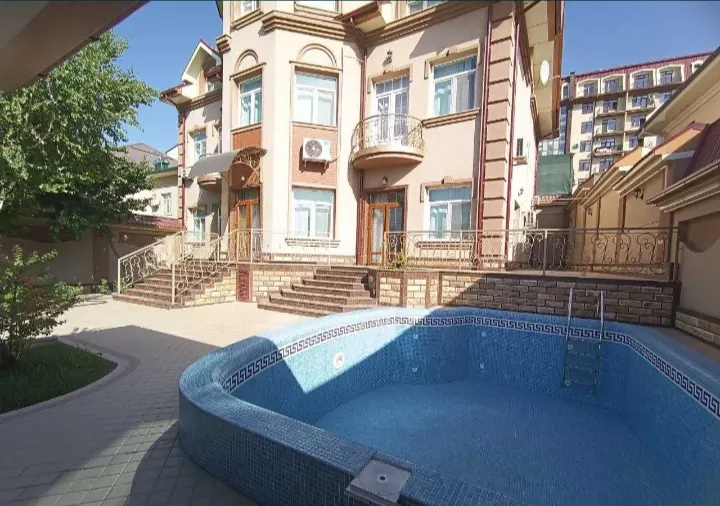 Ijaraga beriladi 6 xonali hovli uy, 7 sotix, 450 m², 3/3 qavat — Mirzo Ulugʻbek tumani