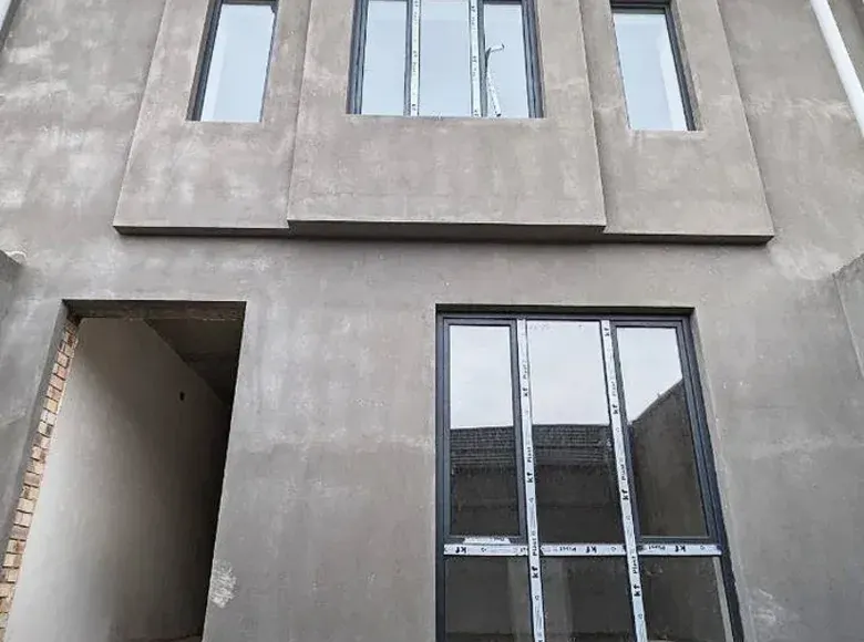 Сотилади 5 хонали ҳовли уй, 1.5 сотих, 150 м² — Зангиота тумани