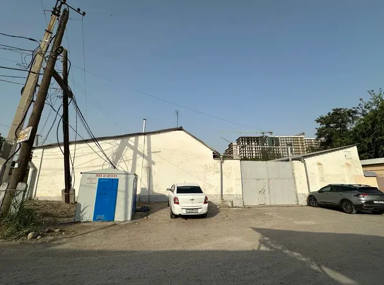 Сотилади тижорат биноси, 992 м², 10 сотих — Яшнобод тумани