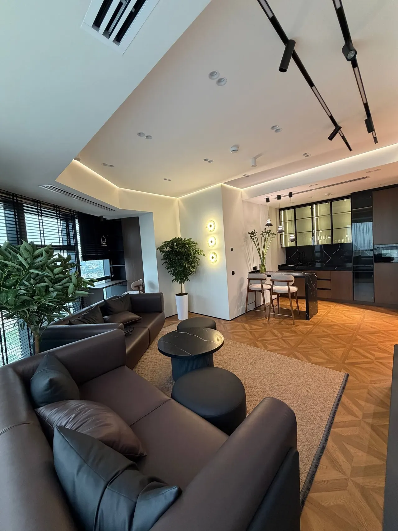 Продаётся 2-комнатная квартира, 56 м², 45/47 этаж — Яккасарайский район