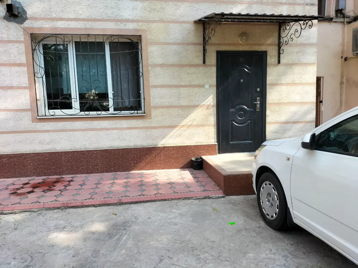 Продаётся 4-комнатная квартира, 71 м², 1/5 этаж — Мирзо-Улугбекский район
