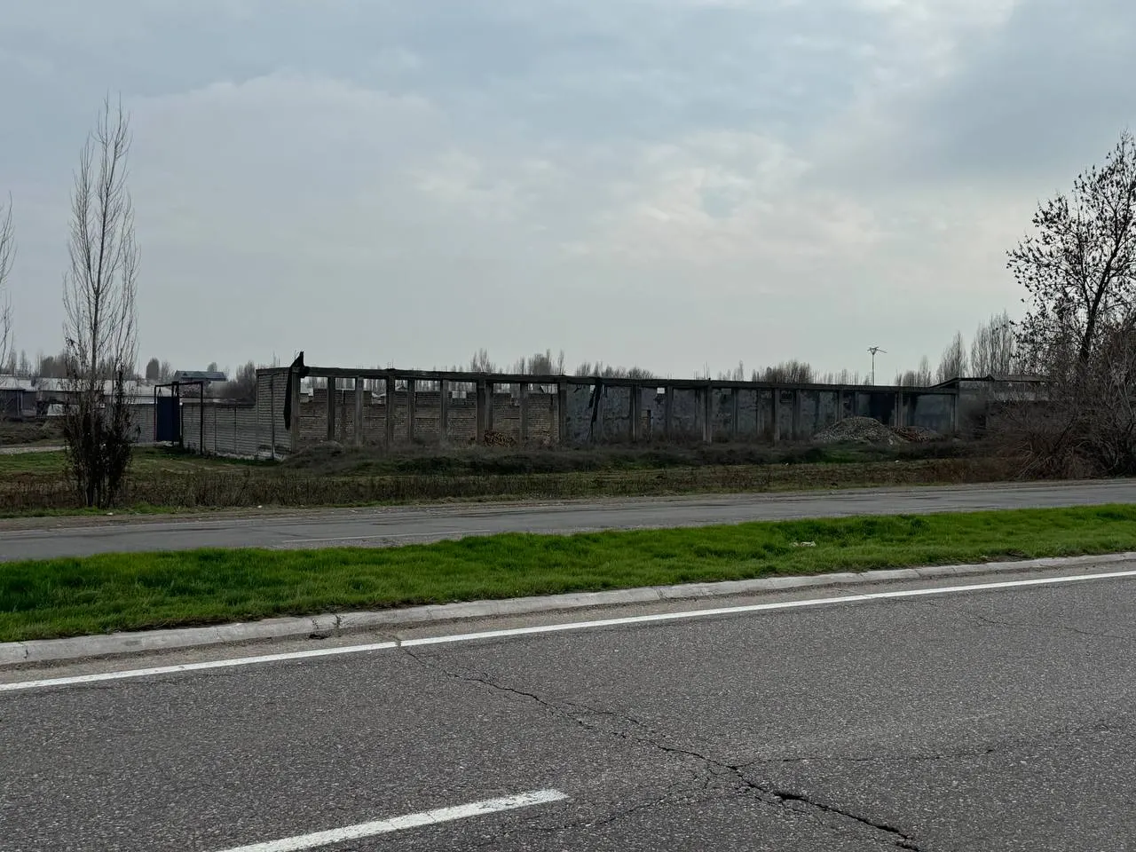 Продаётся коммерческое помещение, 5000 м², 50 сот. — Янгиюльский район