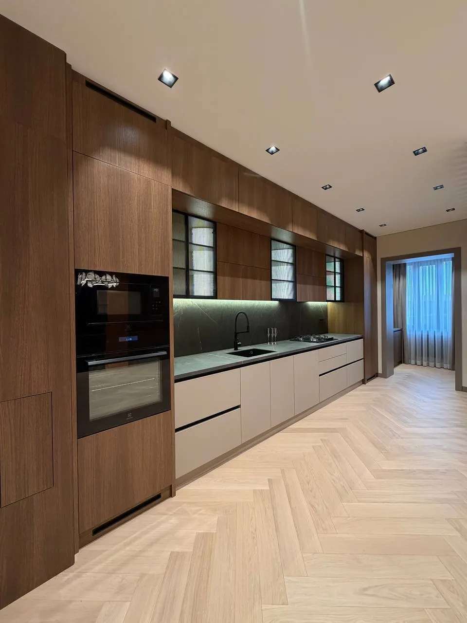 Sotiladi 3 xonali kvartira, 97 m², 2/6 qavat — Mirobod tumani