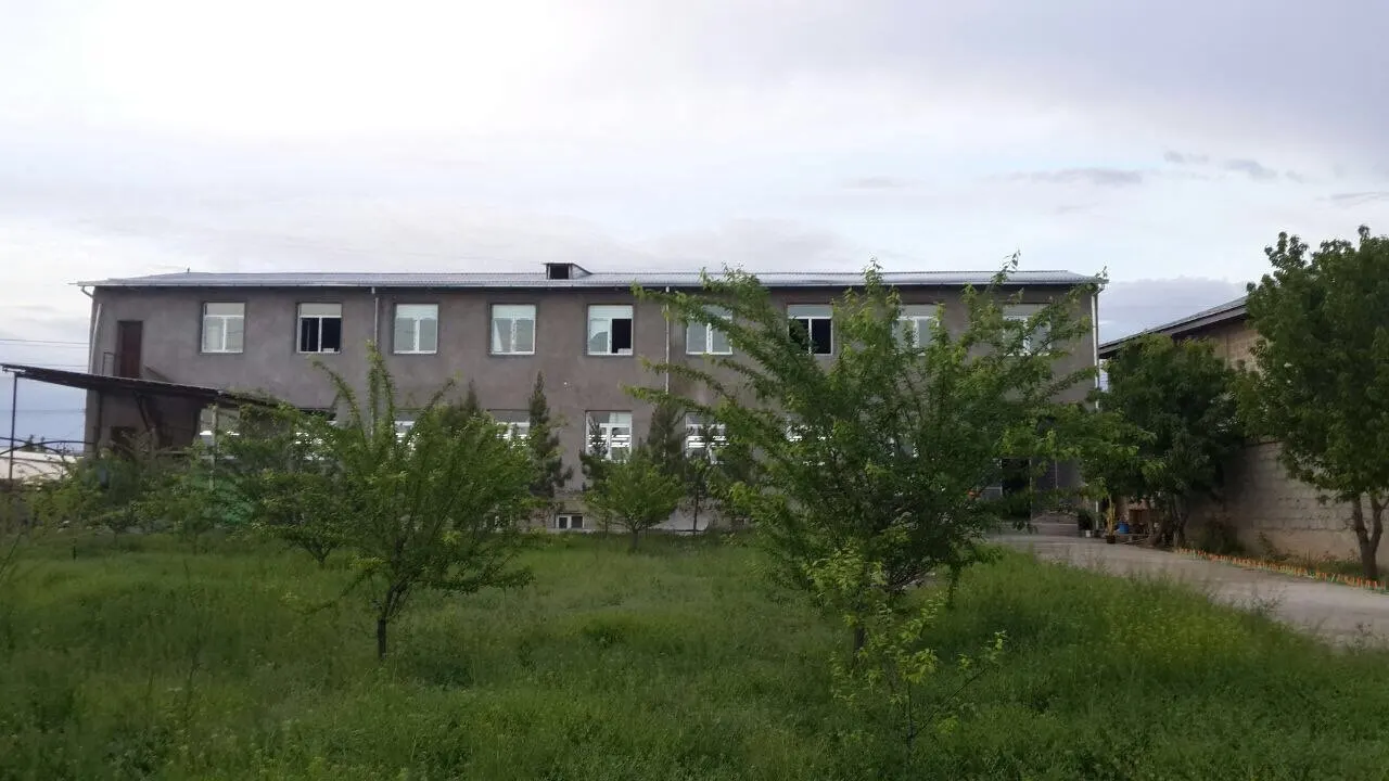Сотилади тижорат биноси, 2000 м², 20 сотих — Қибрай тумани