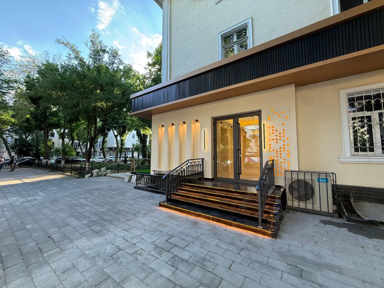 Продаётся коммерческое помещение, 250 м², 1/5 этаж — Яккасарайский район