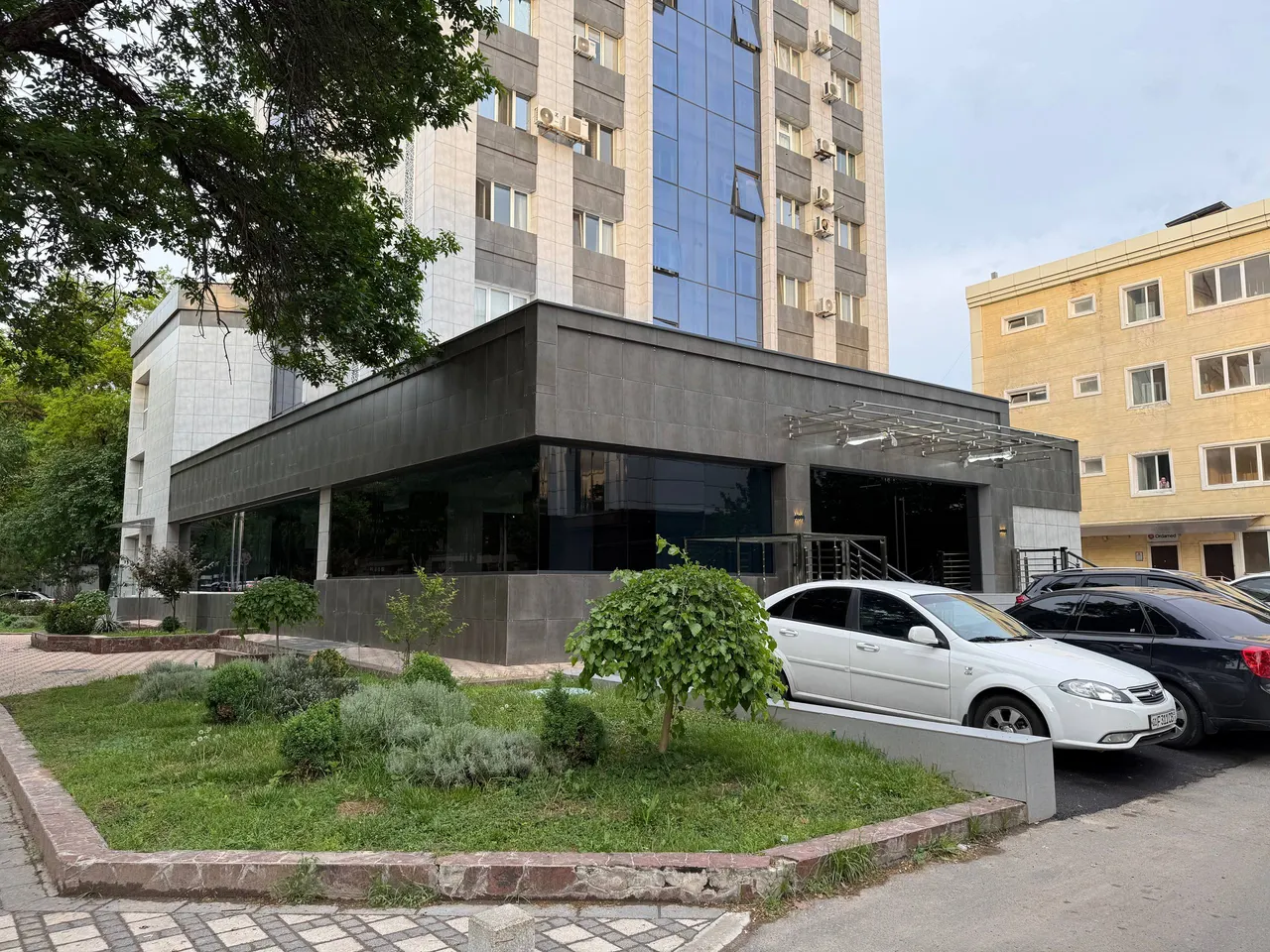Ijaraga beriladi tijorat binosi, 910 m² — Mirobod tumani