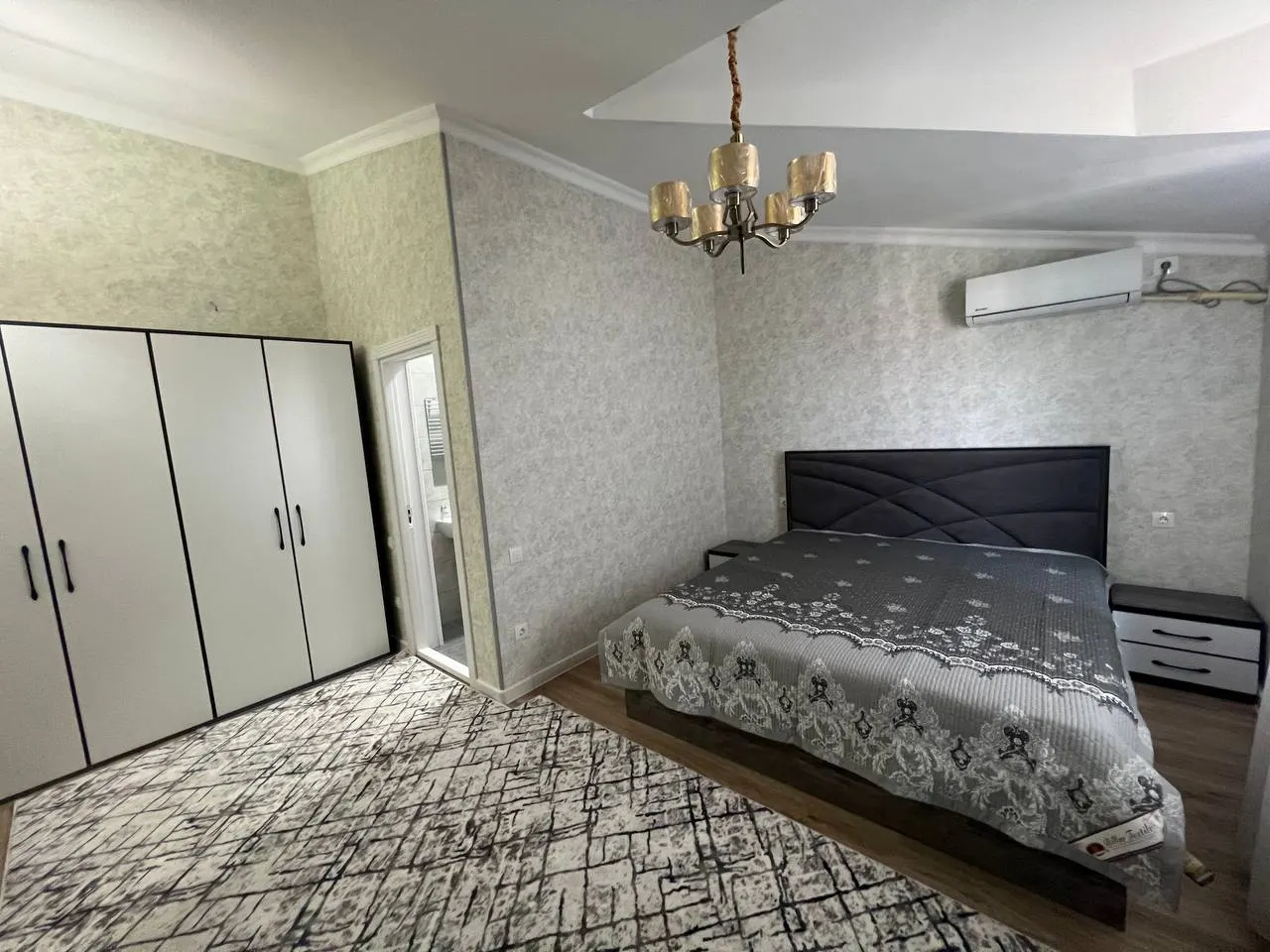 Сдаётся 4-комнатная квартира, 110 м², 8/9 этаж — Мирабадский район