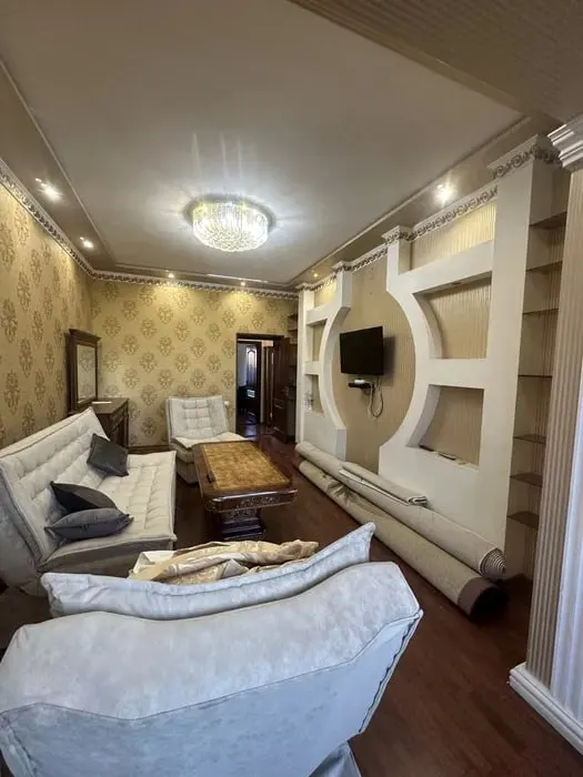 Сдаётся 6-комнатная квартира, 200 м², 4/4 этаж — Шайхантахурский район
