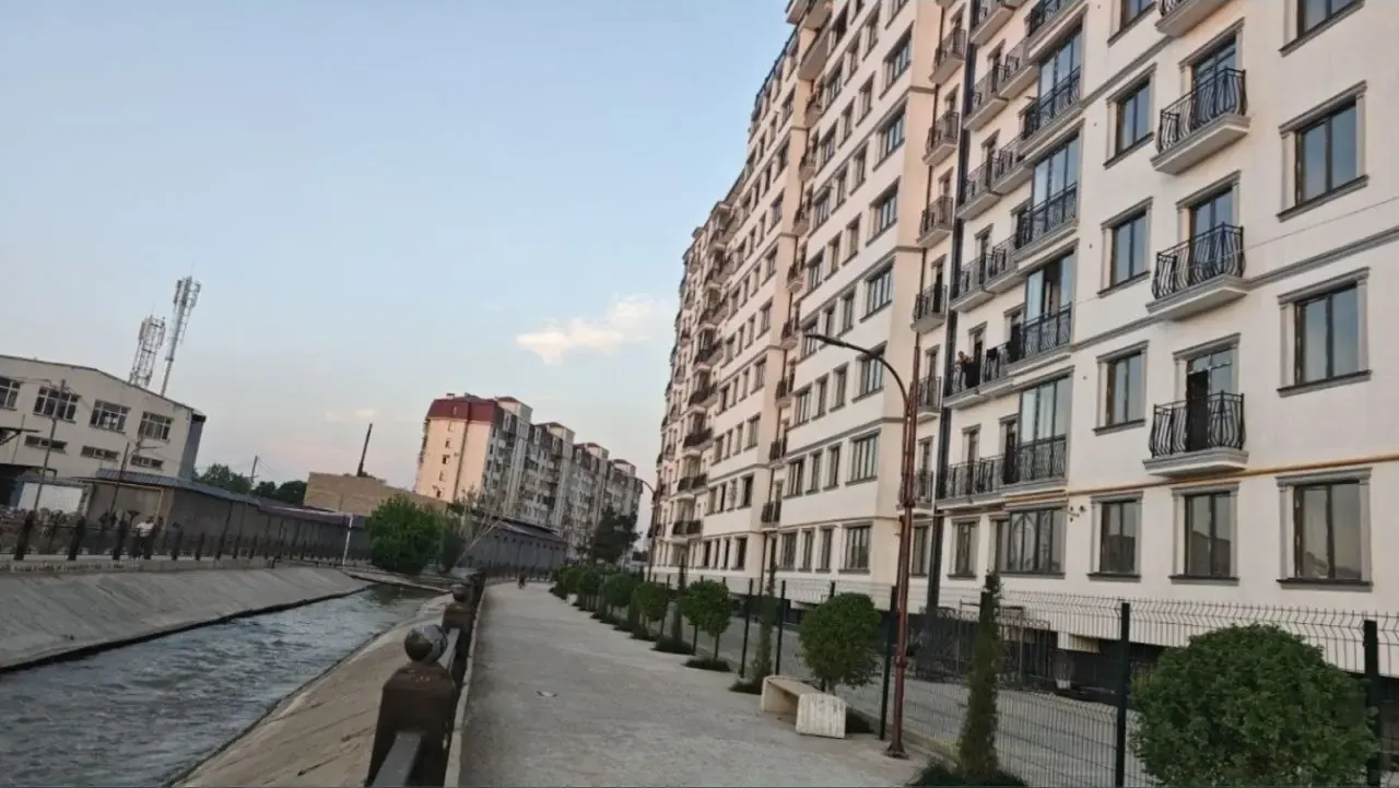 Продаётся 5-комнатная квартира, 140 м², 1/9 этаж — Алмазарский район