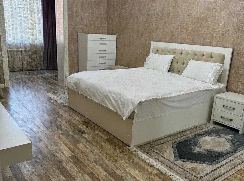Сдаётся 4-комнатная квартира, 150 м², 4/7 этаж — Мирабадский район