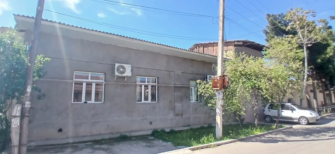 Sotiladi hovli uy, 2.8 sotix — Yakkasaroy tumani