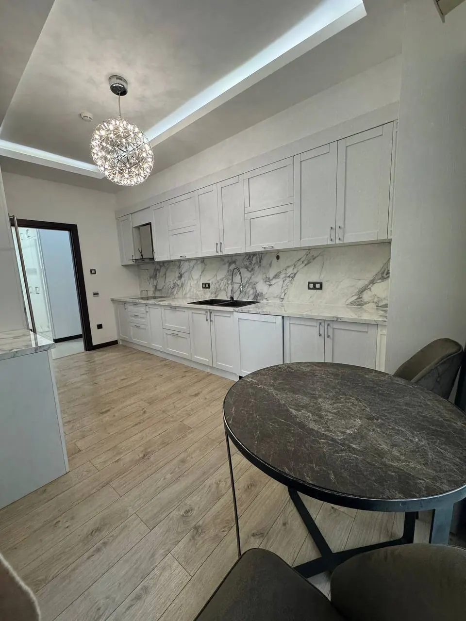 Сотилади 3 хонали квартира, 132 м², 3/15 қават — Мирзо Улуғбек тумани